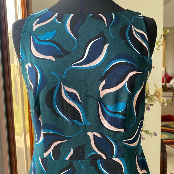 NWOT Beautiful Forest Green Dress,pale pink,blue, black, teal & white patterns. - Picture 2 of 11